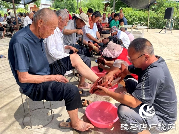 三十余载扎根乡土 一腔赤诚践行初心——记河南好人、平舆县土店村党支部书记李新立