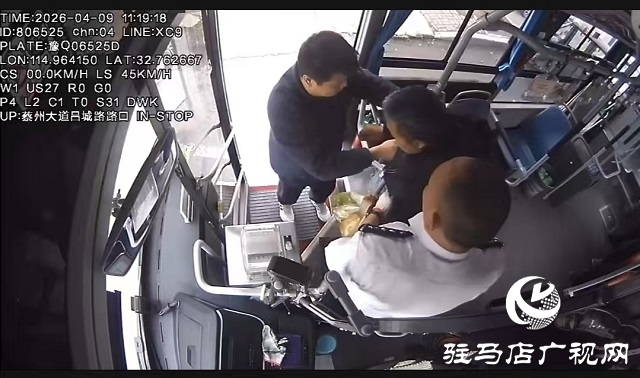  八旬老人乘车突发险情 公交司机暖心救援显担当