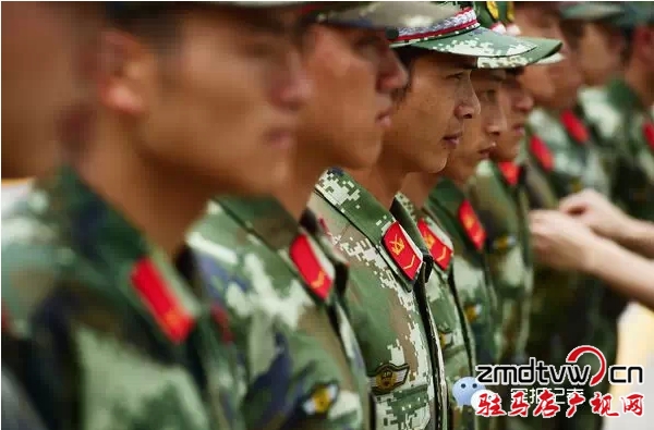 武警部队作训服统一换领章:按打仗标准着装--驻