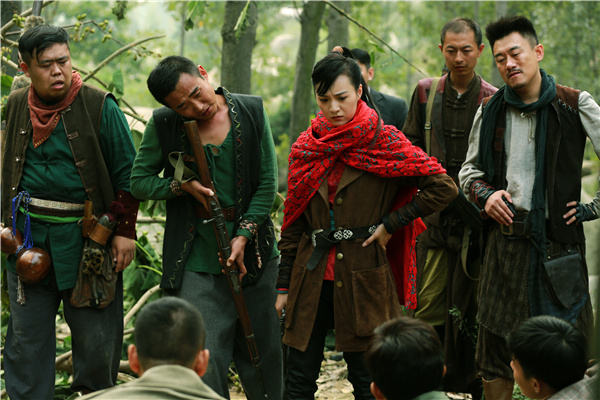 《政委》热播 李依伊变身女匪首倒追沙溢