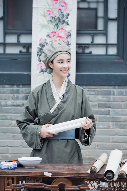 李莎旻子古装亮相一年级